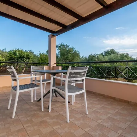 Lagouvardos Apartament *